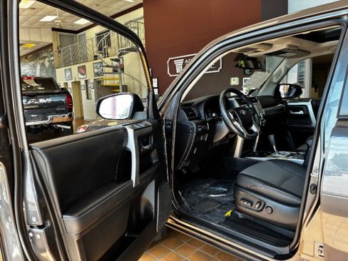 Used 2023 Toyota 4Runner SR5 Premium w/ Moonroof Package RWD image 10