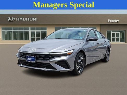 Certified 2025 Hyundai Elantra SEL FWD image 1