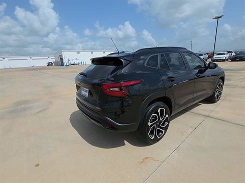 Used 2025 Chevrolet Trax RS w/ Sunroof Package FWD image 7