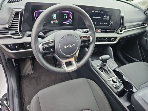 Used 2025 Kia Sportage LX FWD image 2