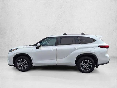 Used 2023 Toyota Highlander XLE FWD image 9