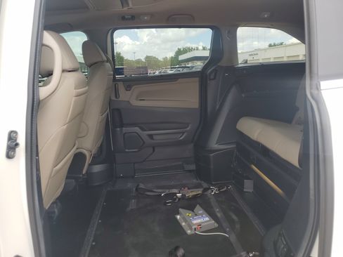 Used 2023 Honda Odyssey Touring image 32