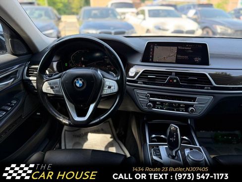 Used 2021 BMW 740i RWD image 25