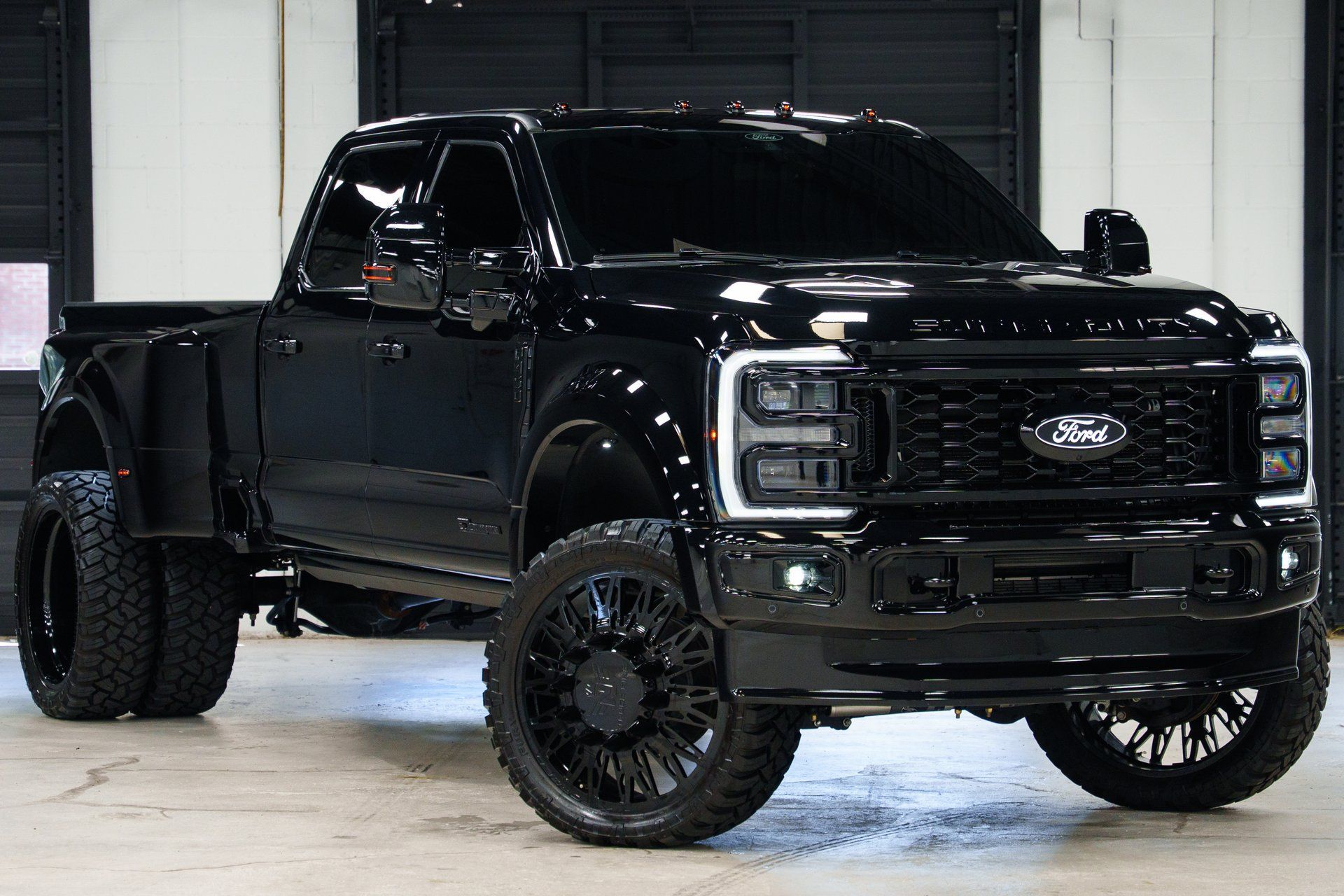 Used 2025 Ford F450 Platinum AWD/4WD image 1