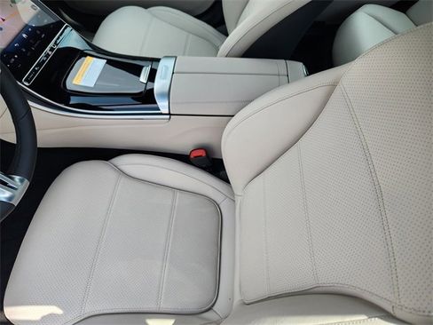 Certified 2025 Mercedes-Benz C 300 4MATIC Sedan image 8