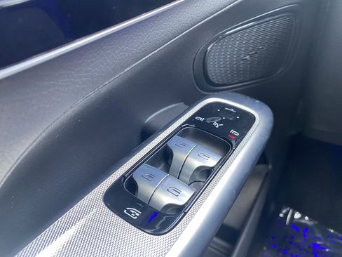 Certified 2025 Mercedes-Benz GLC 300 4MATIC image 9