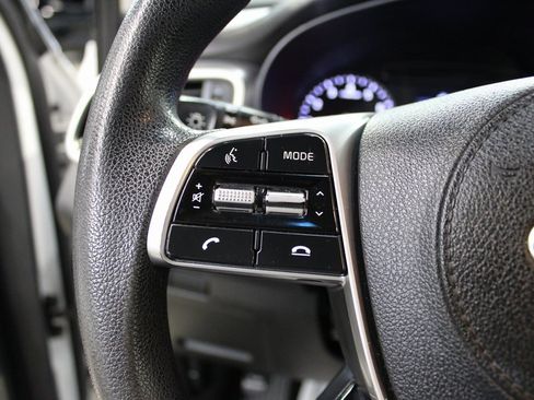 Used 2020 Kia Sorento LX image 24