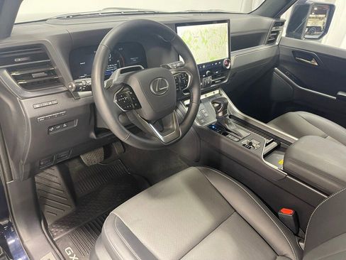 Used 2025 Lexus GX 550 w/ Accessory Package (2T) image 21