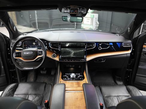 Used 2022 Jeep Grand Wagoneer Series III AWD/4WD image 15