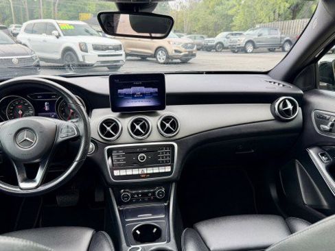 Used 2019 Mercedes-Benz GLA 250 4MATIC image 9