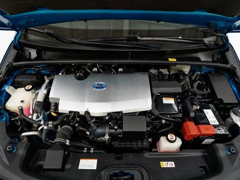 Used 2018 Toyota Prius Prime Premium image 3