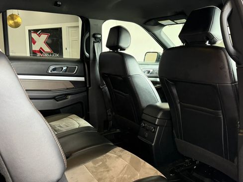 Used 2017 Ford Explorer XLT w/ Equipment Group 202A image 25