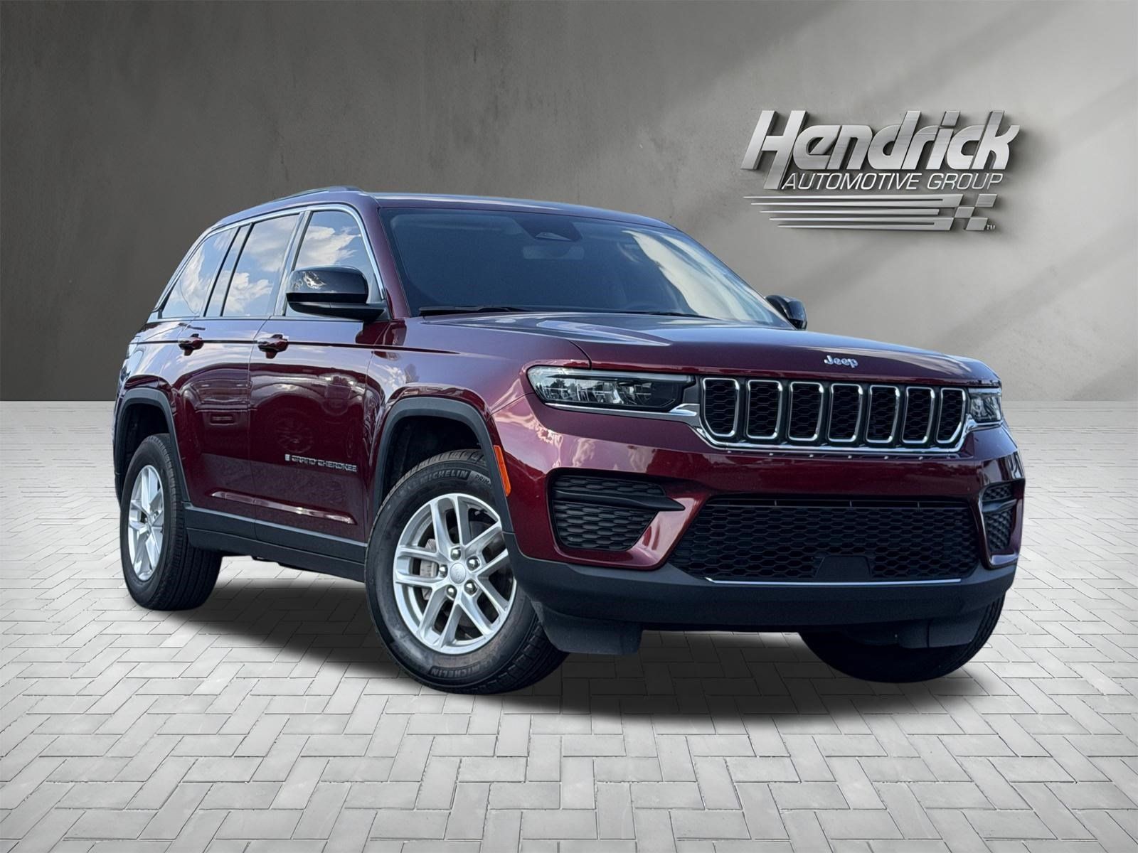 Used 2023 Jeep Grand Cherokee Laredo w/ Trailer Tow Prep Group (B) RWD image 2