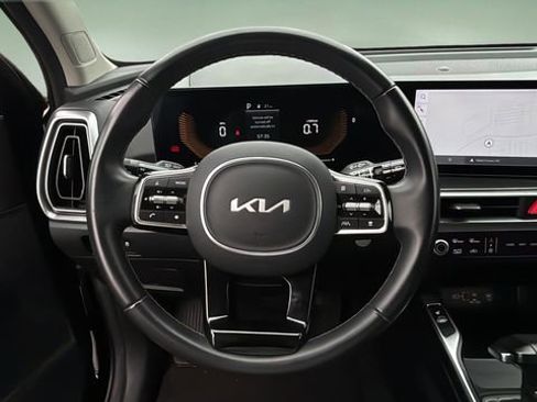 Used 2025 Kia Sorento S w/ Panoramic Sunroof Package FWD image 12