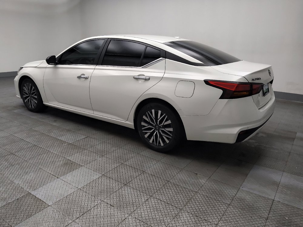 Used 2025 Nissan Altima 2.5 SV FWD image 3