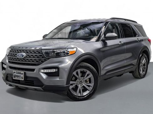 Used 2021 Ford Explorer XLT w/ Equipment Group 202A image 4