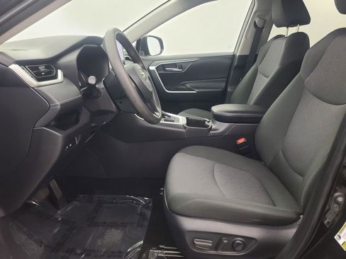 Used 2025 Toyota RAV4 XLE image 25