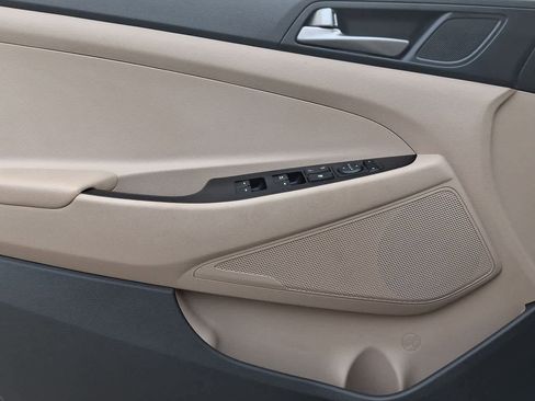 Used 2017 Hyundai Tucson SE image 16