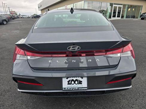 New 2026 Hyundai Elantra SE FWD image 4