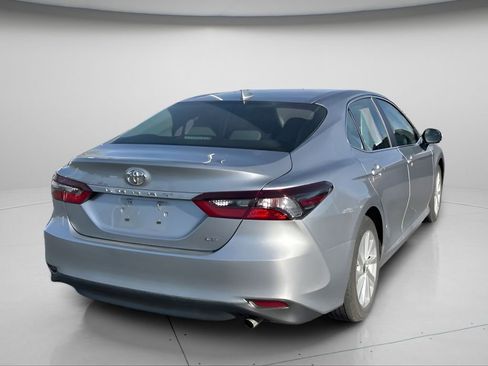 Used 2024 Toyota Camry LE w/ Convenience Package image 4
