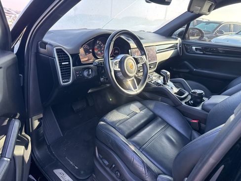 Used 2022 Porsche Cayenne Platinum Edition image 8