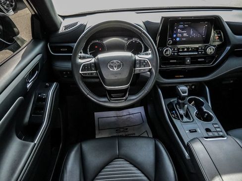 Used 2024 Toyota Highlander XSE FWD image 28