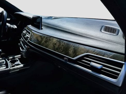 Used 2018 BMW M760i xDrive AWD/4WD image 34