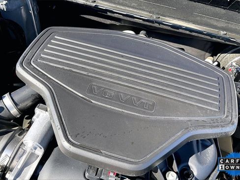 Used 2023 GMC Acadia SLT image 32