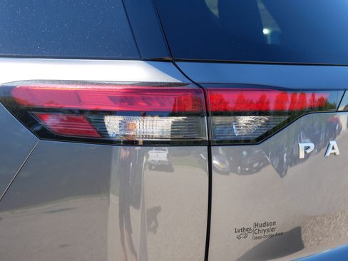 Used 2025 Nissan Pathfinder SV image 17