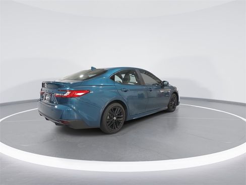 Used 2025 Toyota Camry XLE image 8