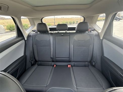 Used 2022 Volkswagen Taos SE image 22