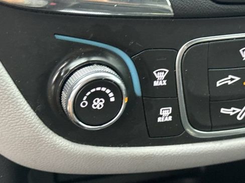 Used 2023 Chevrolet Equinox LS w/ LS Convenience Package FWD image 23