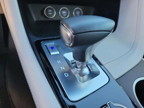 Used 2025 Genesis G70 2.5T image 30