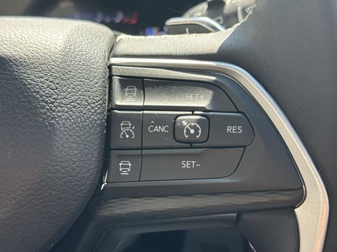 Used 2023 Jeep Grand Cherokee Altitude AWD/4WD image 18