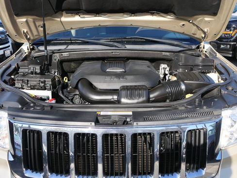 Used 2011 Jeep Grand Cherokee Laredo RWD image 27