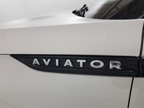 Used 2023 Lincoln Aviator Reserve w/ Equipment Group 201A image 10