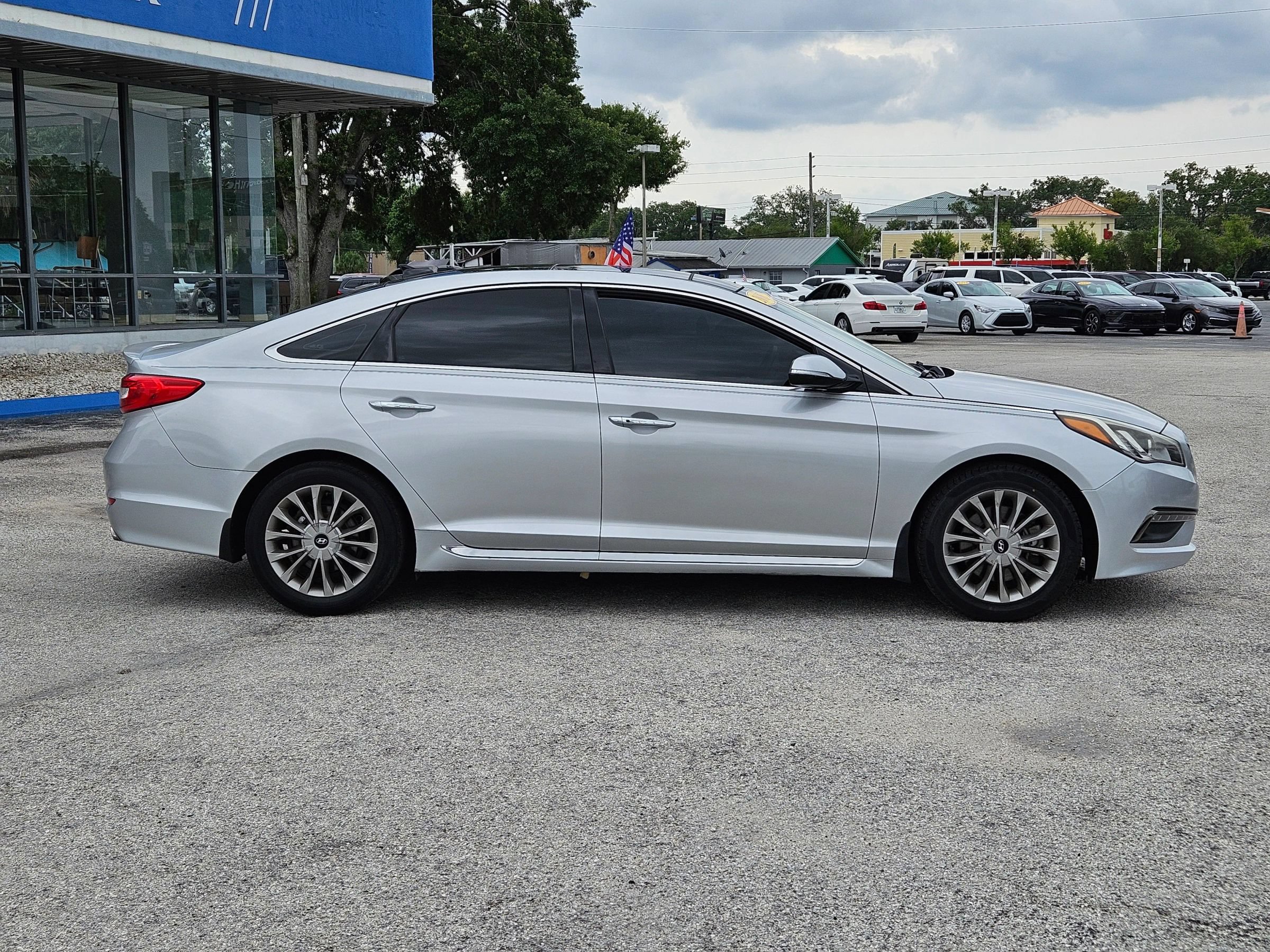 Used 2015 Hyundai Sonata Limited w/ Option Group 06 FWD image 8