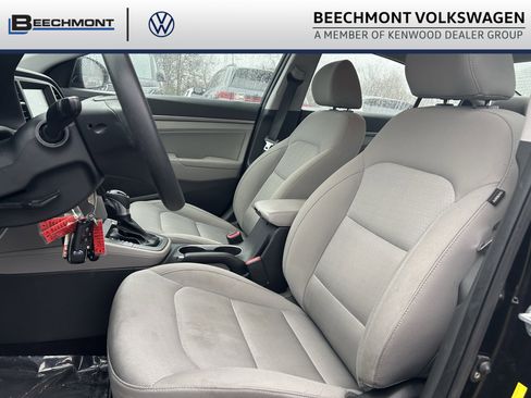 Used 2017 Hyundai Elantra SE image 20