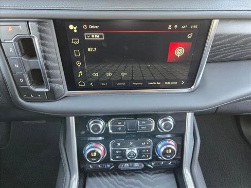 Used 2024 GMC Yukon XL Denali image 13