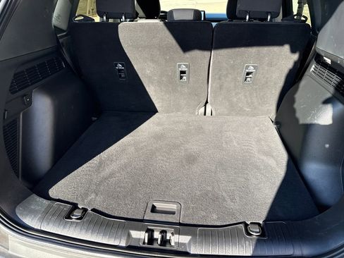 Used 2020 Ford Escape SE image 12