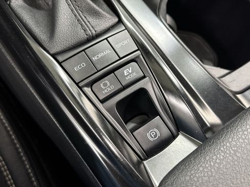 Used 2025 Toyota Camry SE FWD image 43