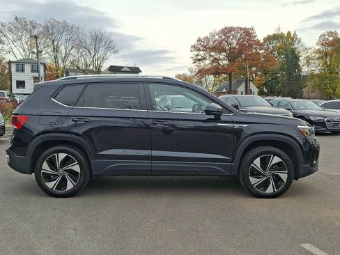 Used 2024 Volkswagen Taos SE image 24