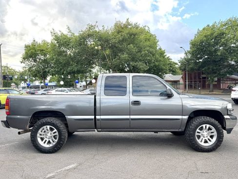 Used 1999 GMC Sierra 1500 SL w/ Marketing Option Pkg AWD/4WD image 5