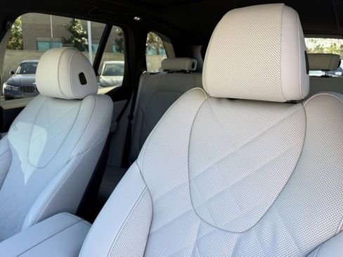 Used 2026 BMW X5 xDrive40i w/ M Sport Package image 22