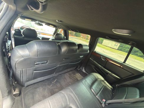 Used 2005 Cadillac De Ville Limousine FWD image 17