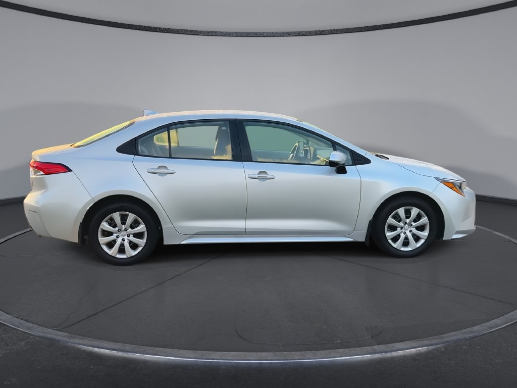 Used 2025 Toyota Corolla LE FWD image 9