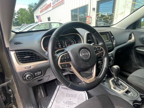 Used 2015 Jeep Cherokee Latitude AWD/4WD image 12