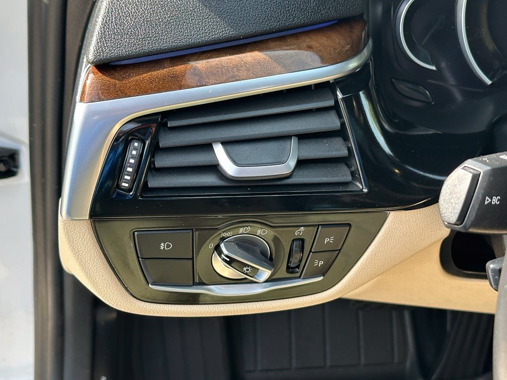 Used 2018 BMW 530e RWD image 17