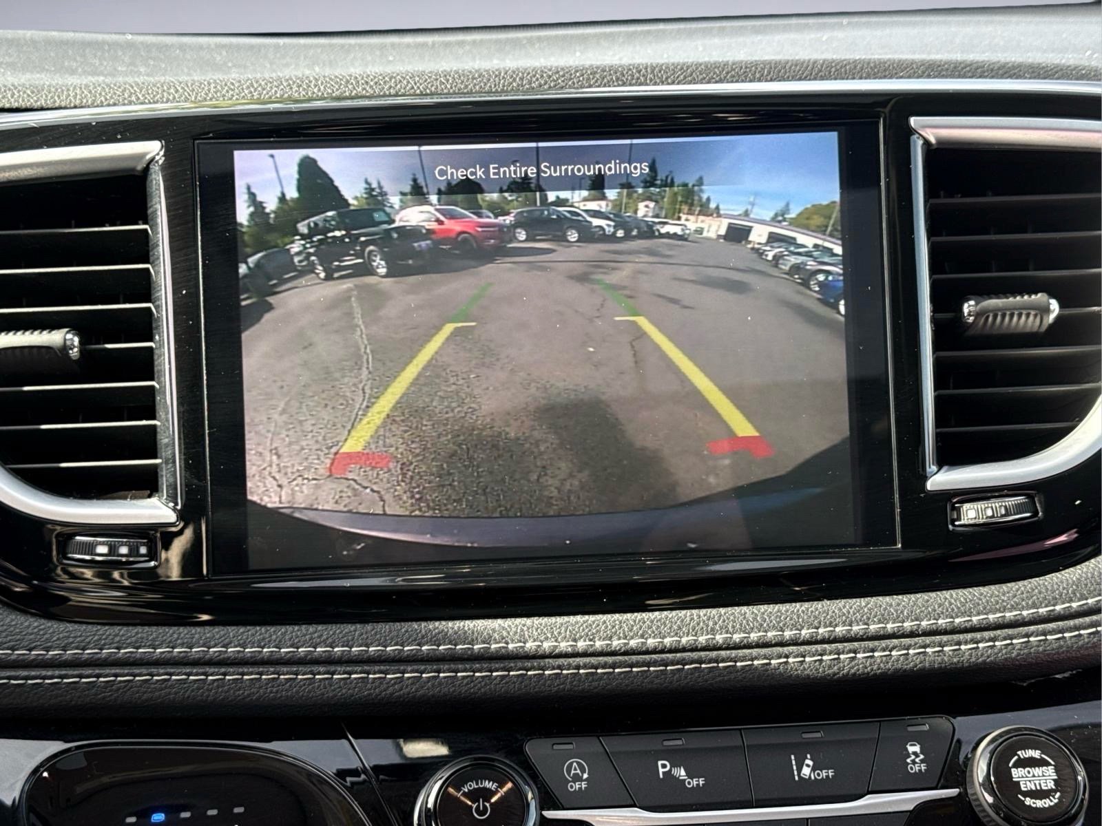 Used 2023 Chrysler Pacifica Limited FWD image 24