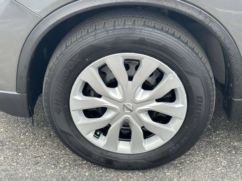 Used 2020 Nissan Rogue S FWD image 9